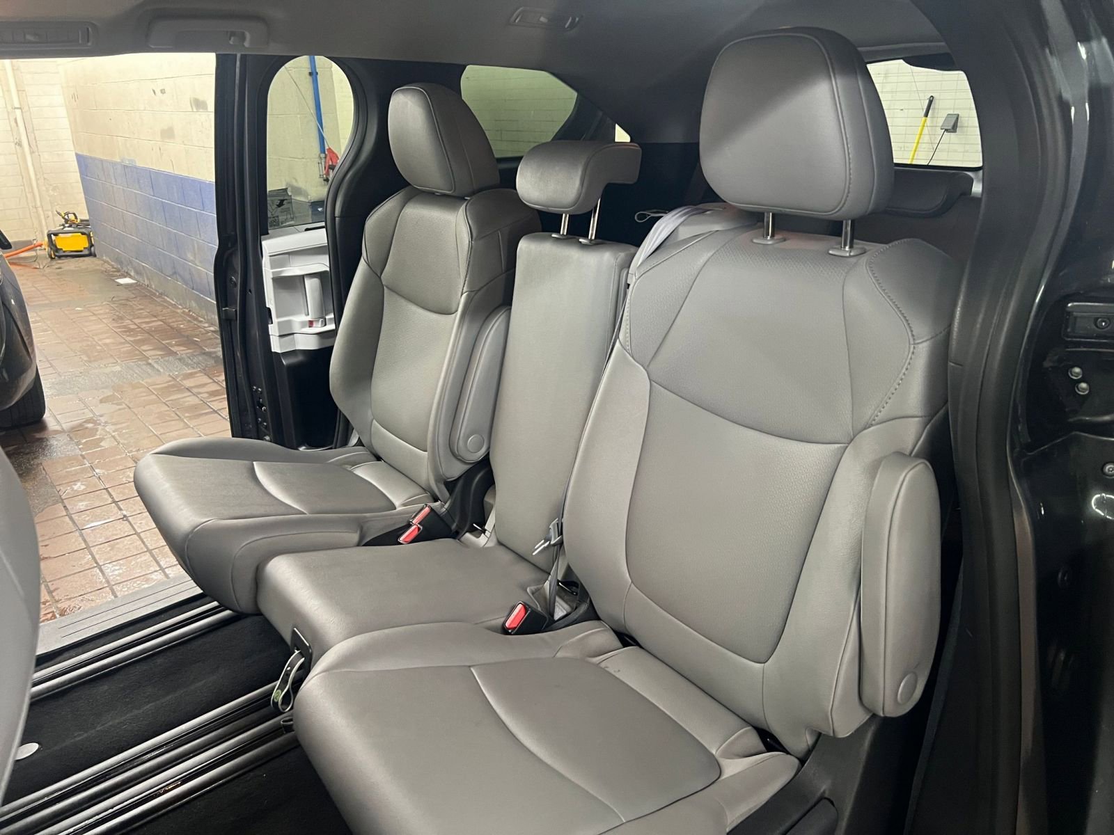 Thumbnail: 2025 Toyota Sienna - 23