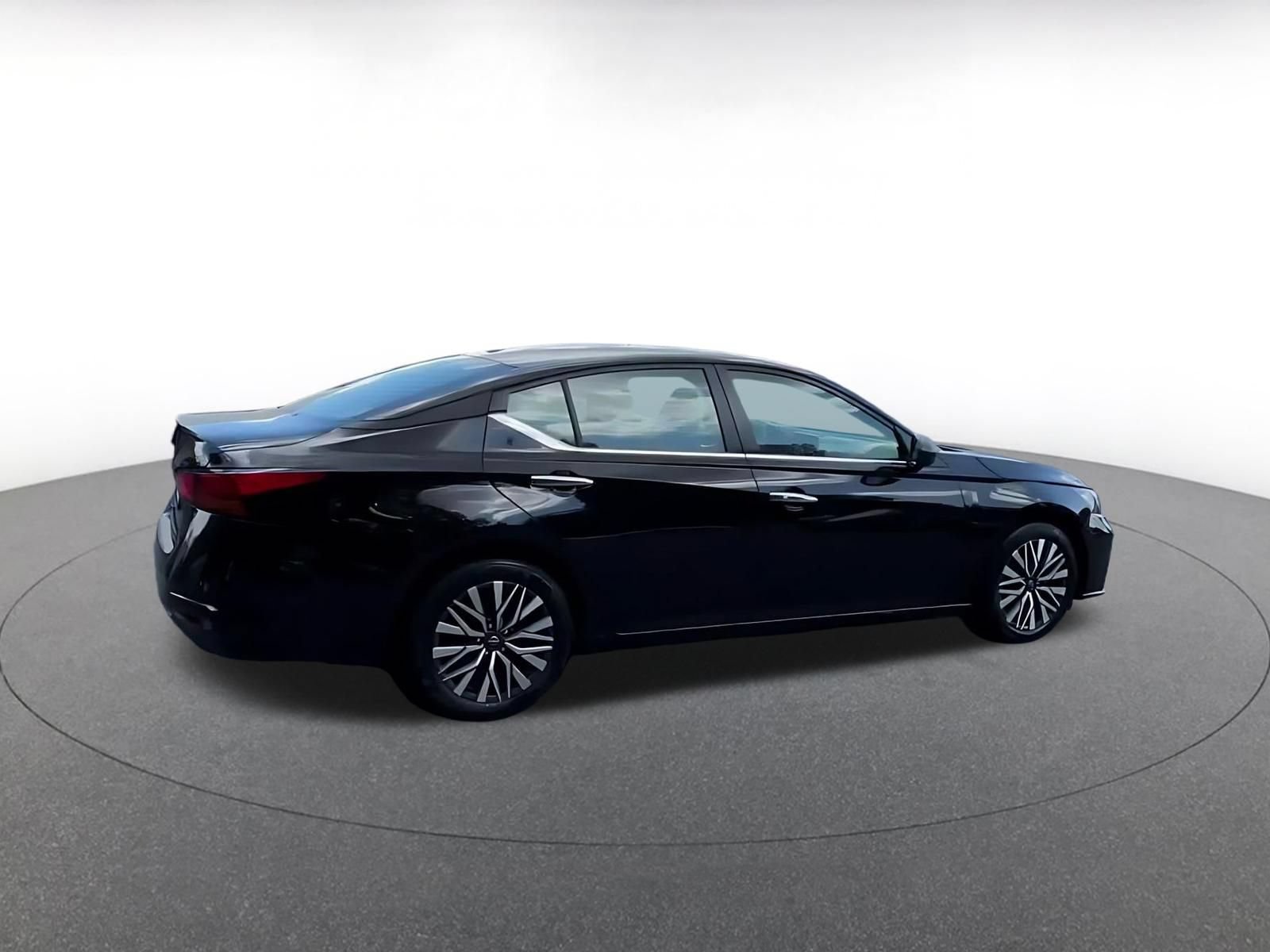 Thumbnail: 2025 Nissan Altima - 15