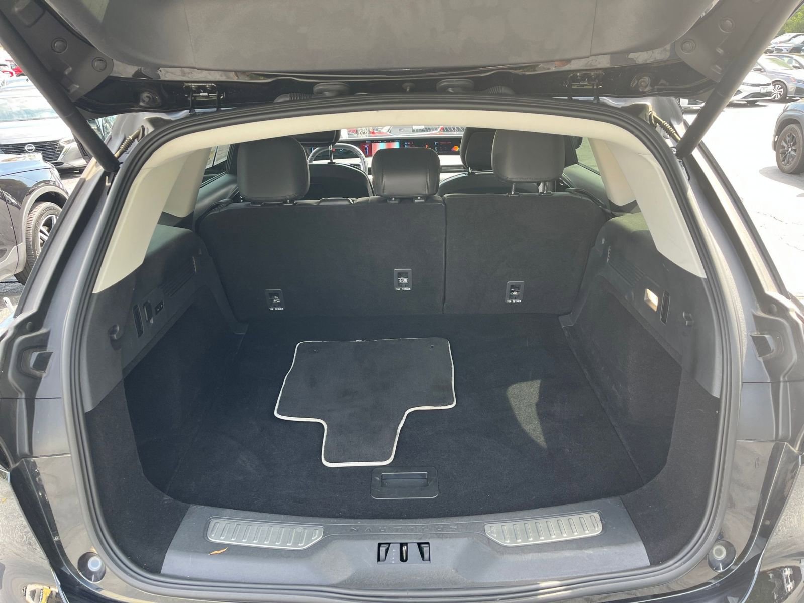 Thumbnail: 2024 Lincoln Nautilus - 24