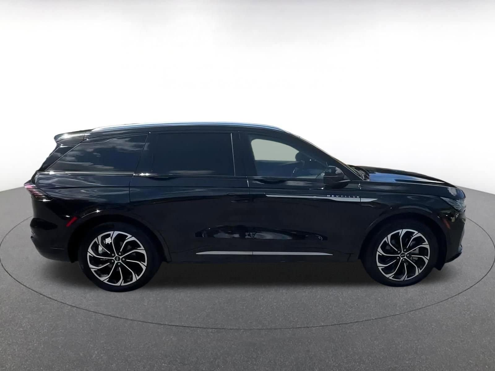 Thumbnail: 2024 Lincoln Nautilus - 16