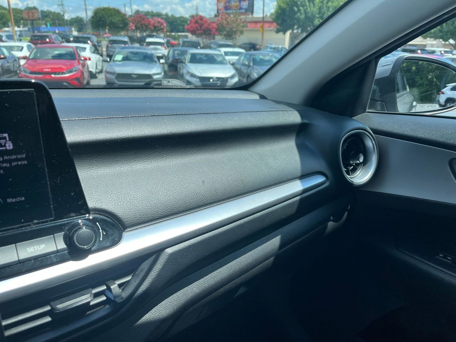 Thumbnail: 2023 Kia Forte - 32