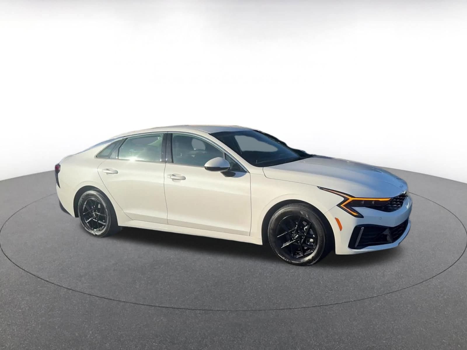 Thumbnail: 2025 Kia K5 - 1