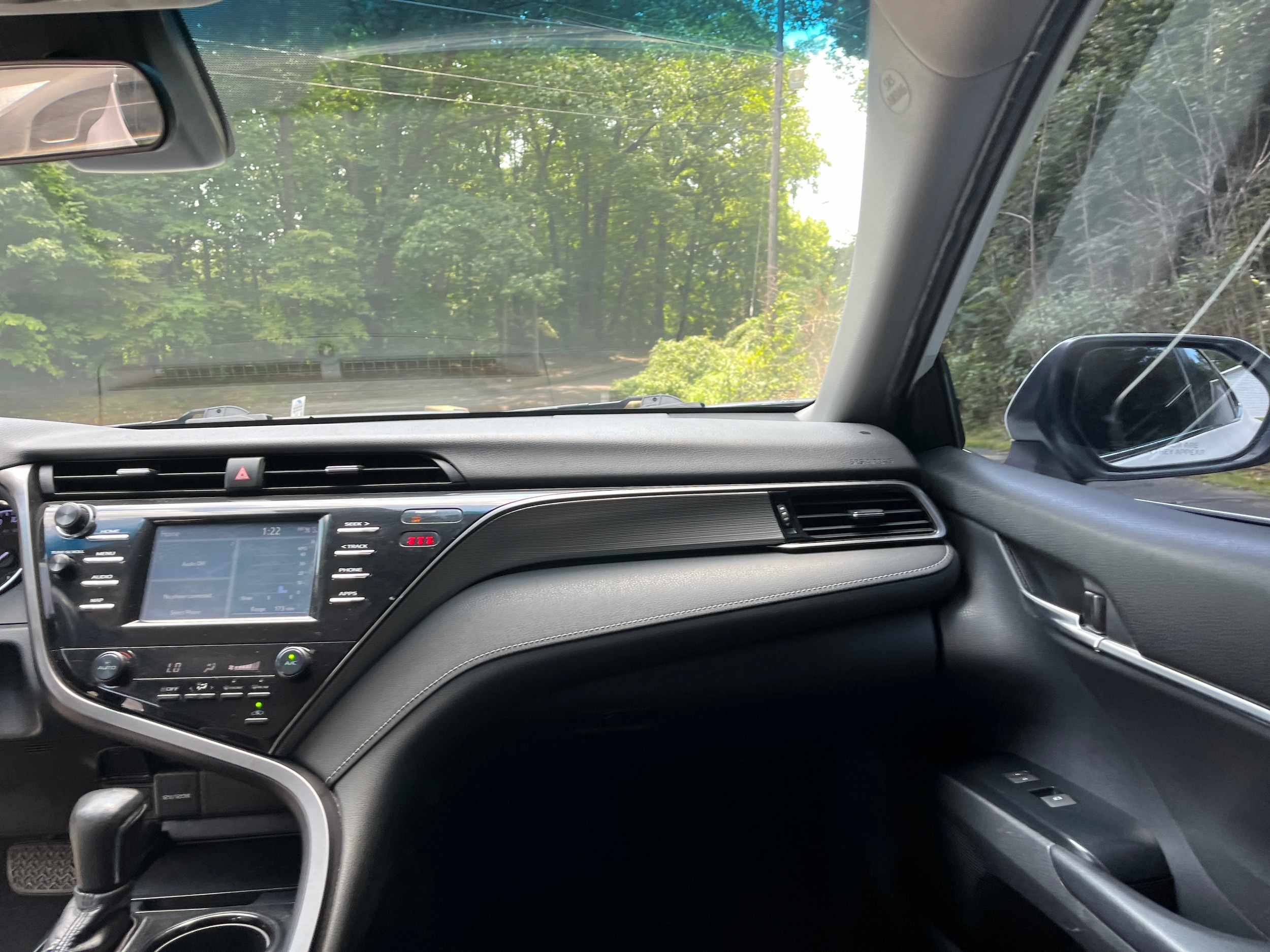 2019 Toyota Camry SE 34