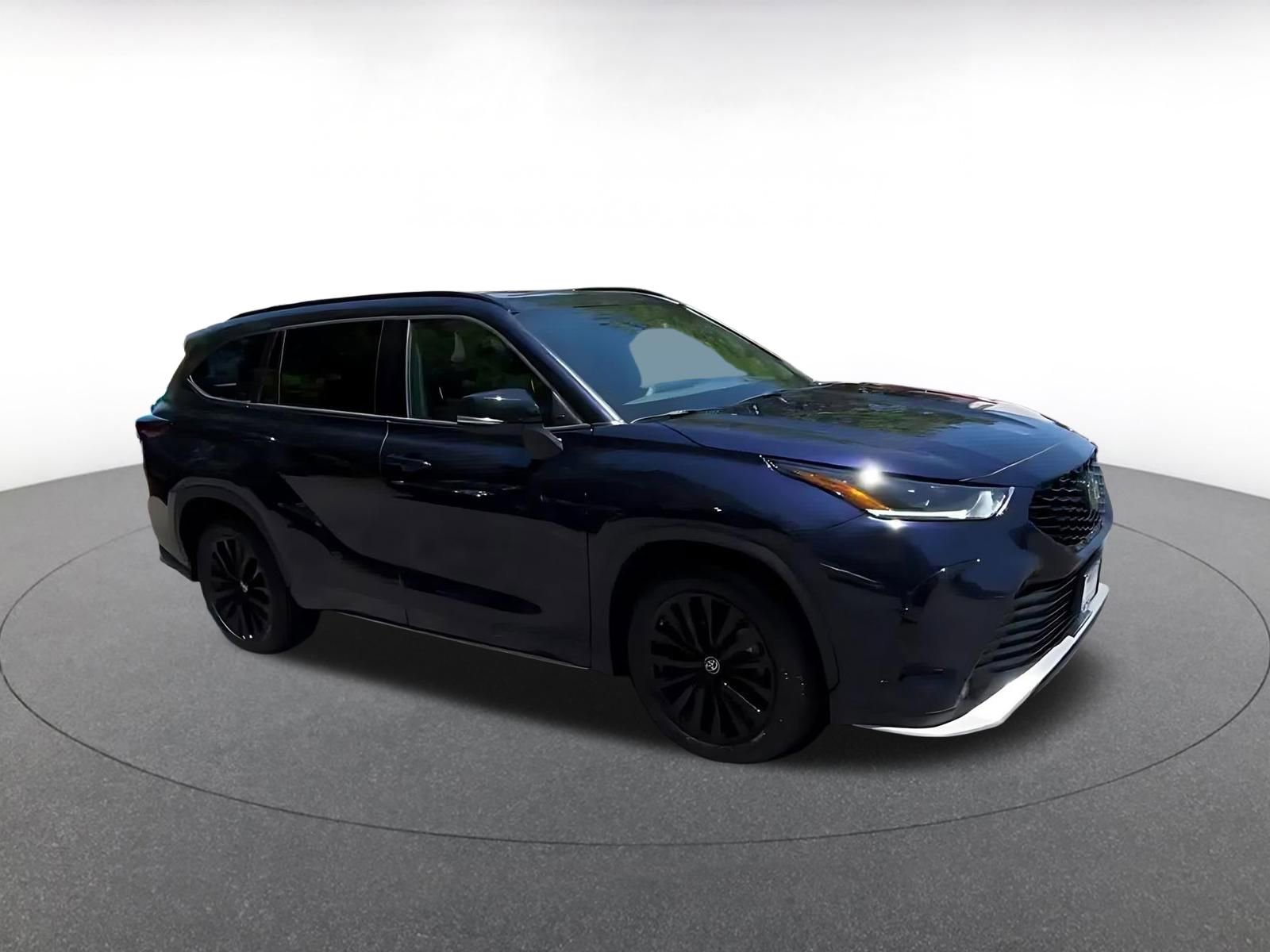 Thumbnail: 2025 Toyota Highlander - 2