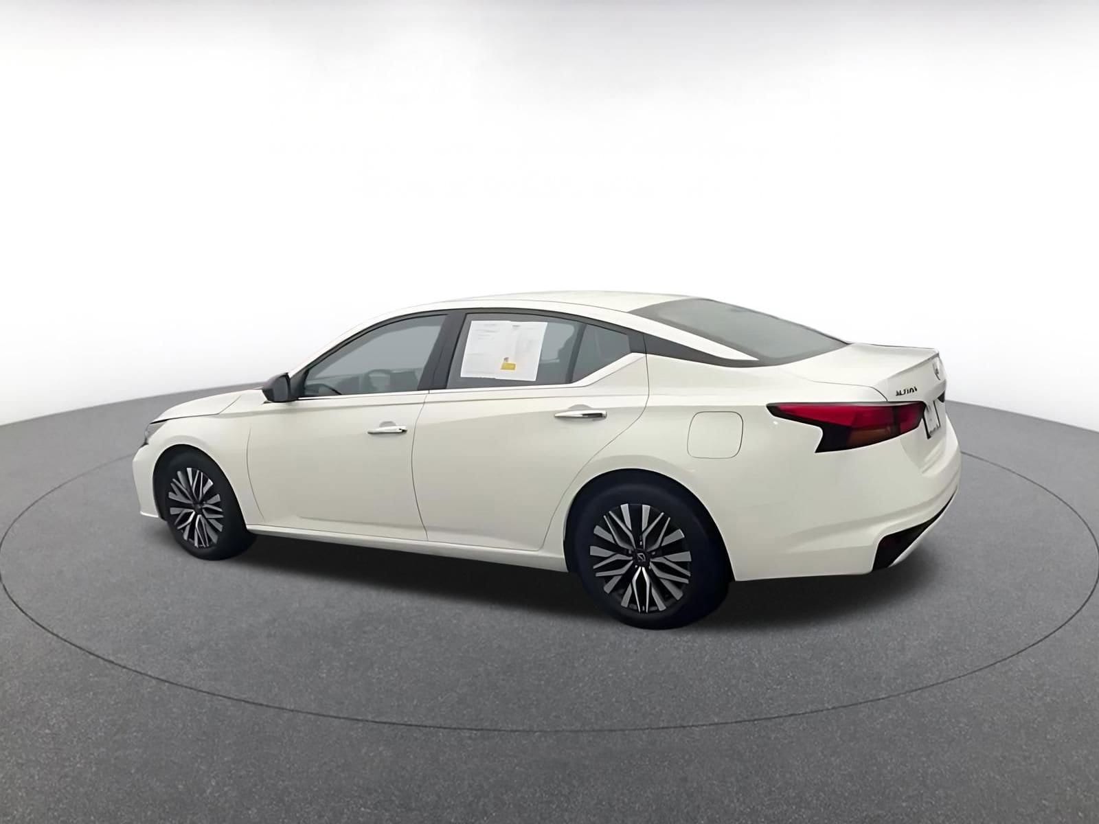 Thumbnail: 2025 Nissan Altima - 10