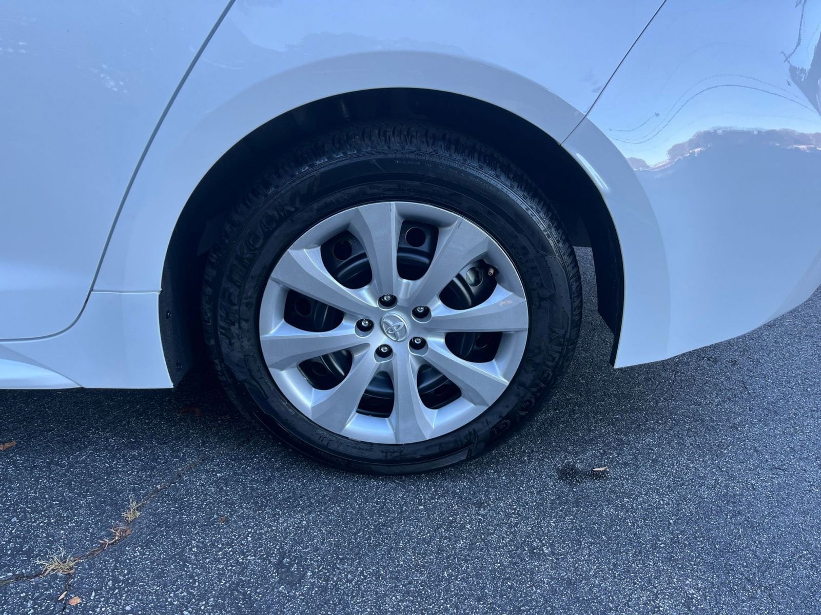 Thumbnail: 2025 Toyota Corolla - 25