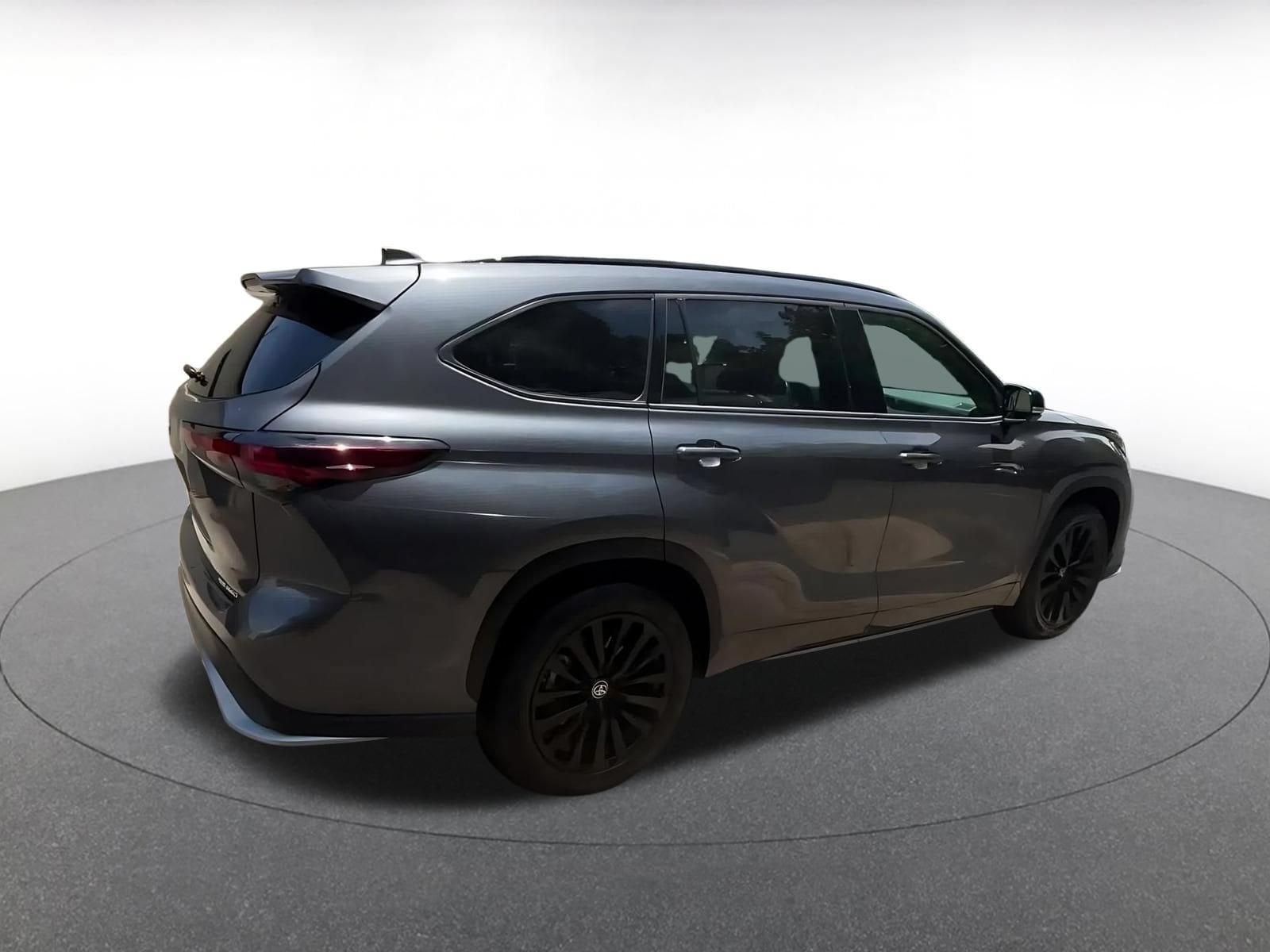 Thumbnail: 2025 Toyota Highlander - 14
