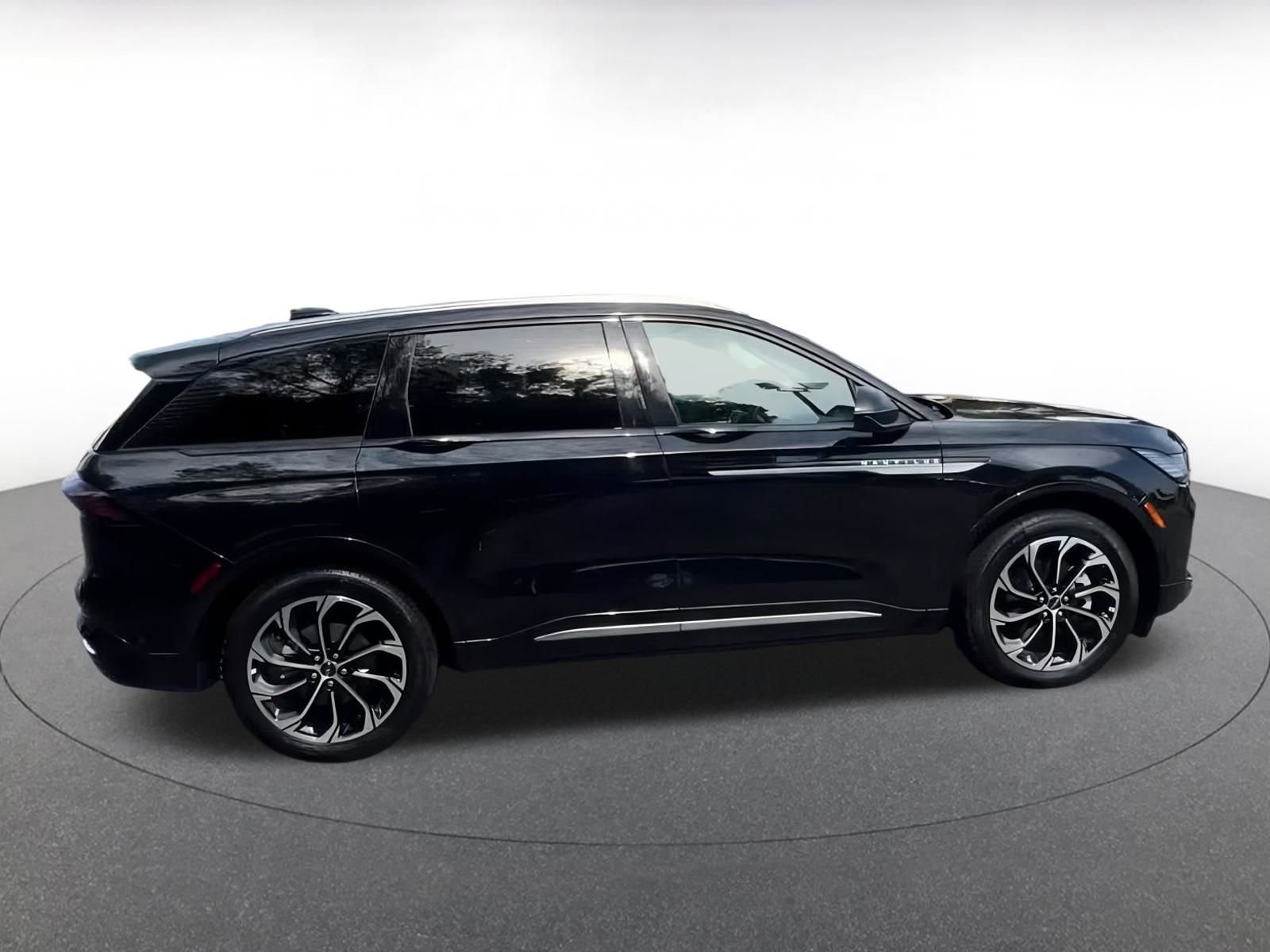 Thumbnail: 2024 Lincoln Nautilus - 16