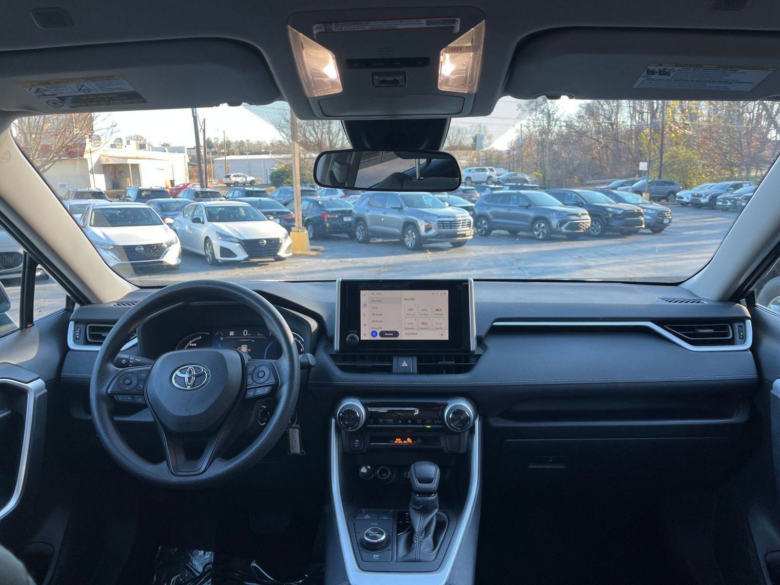 Thumbnail: 2025 Toyota RAV4 - 28