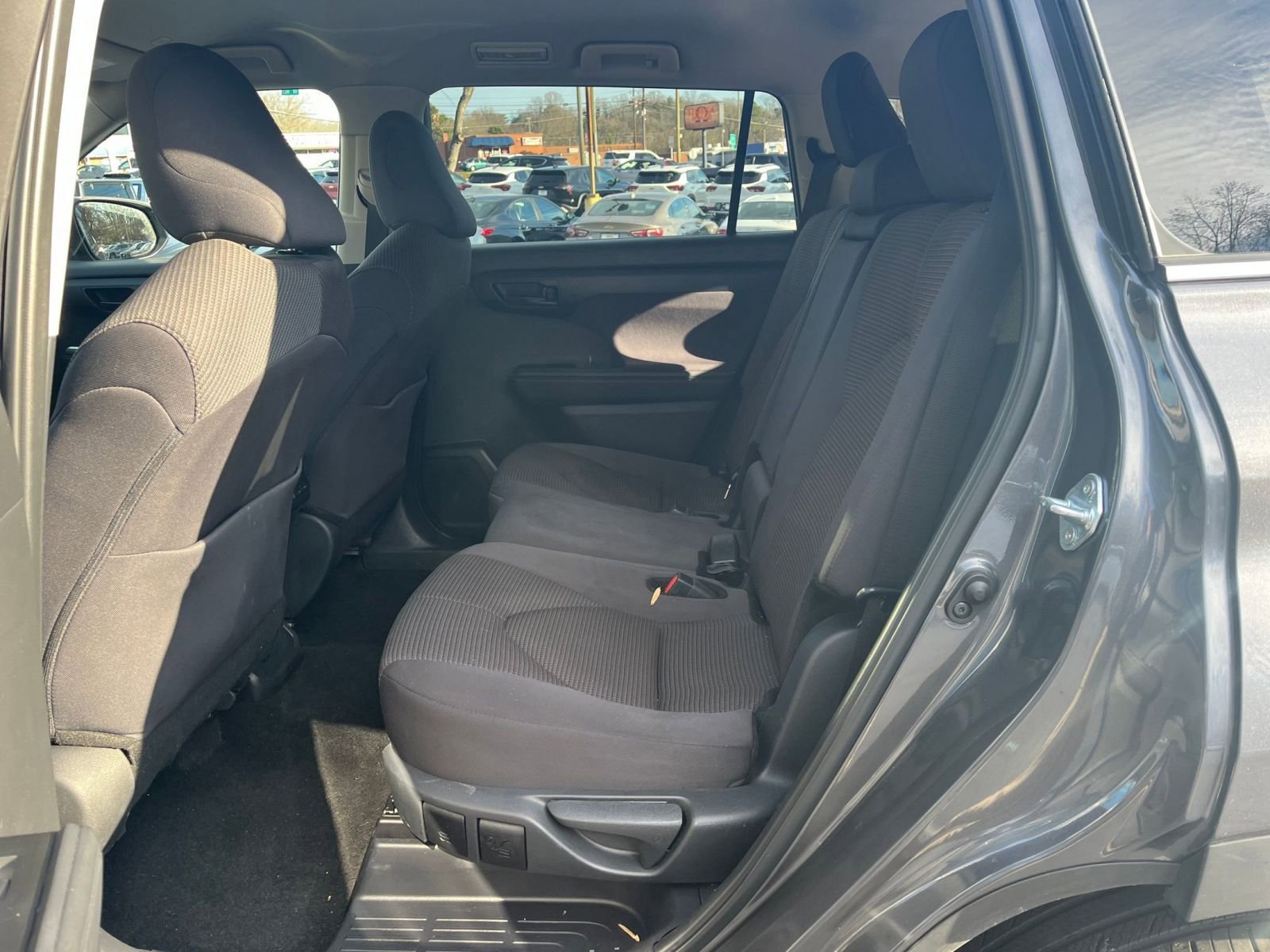 Thumbnail: 2025 Toyota Highlander - 22