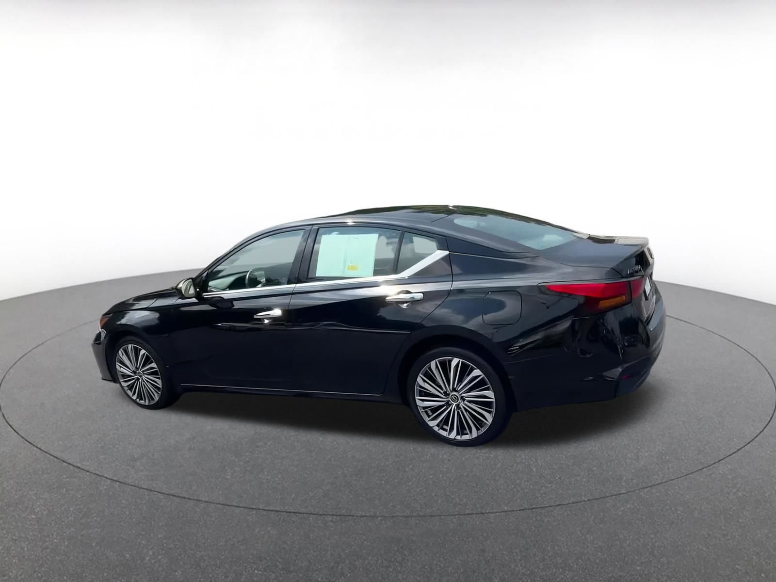 Thumbnail: 2024 Nissan Altima - 10