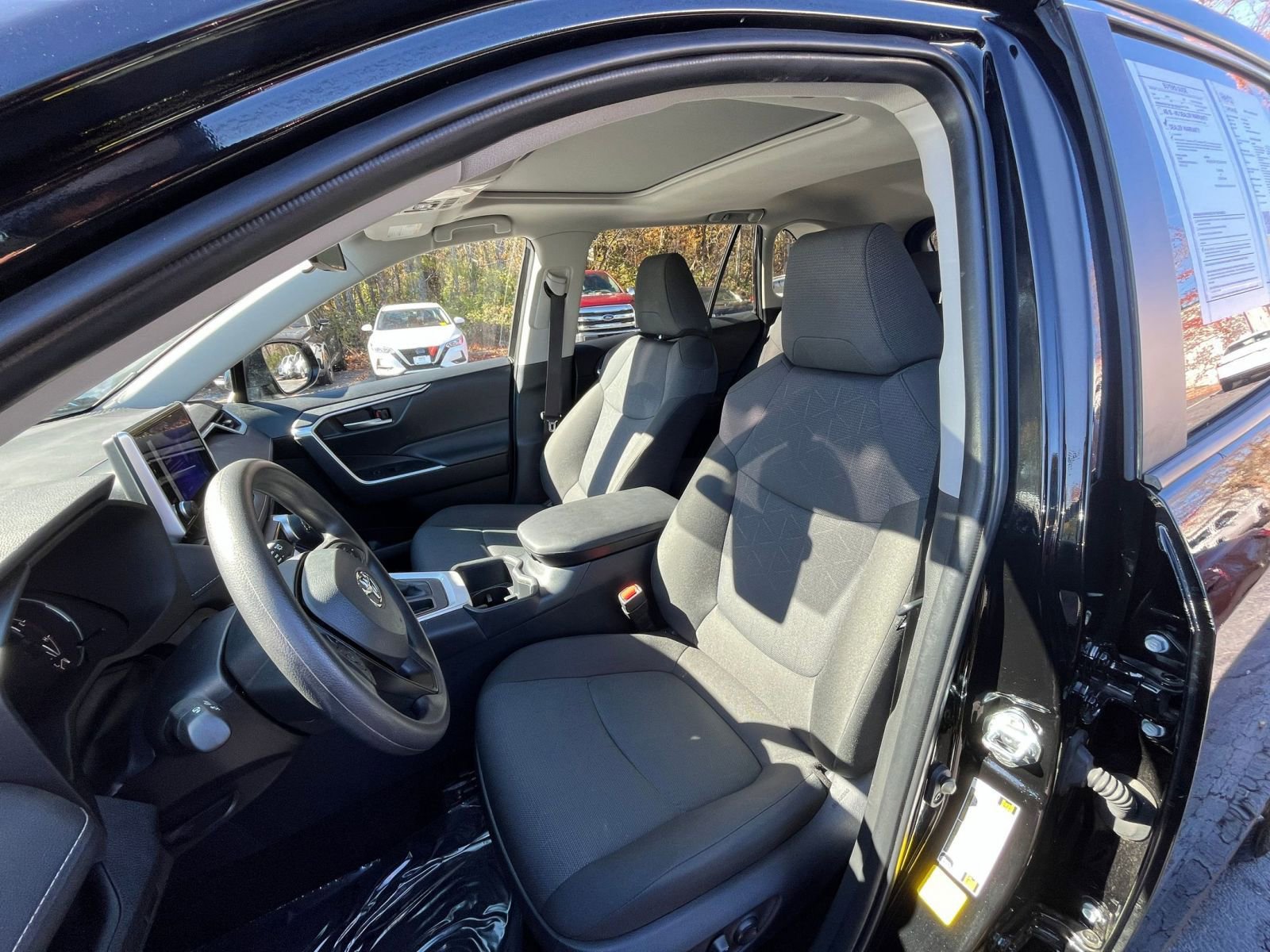 Thumbnail: 2025 Toyota RAV4 - 32