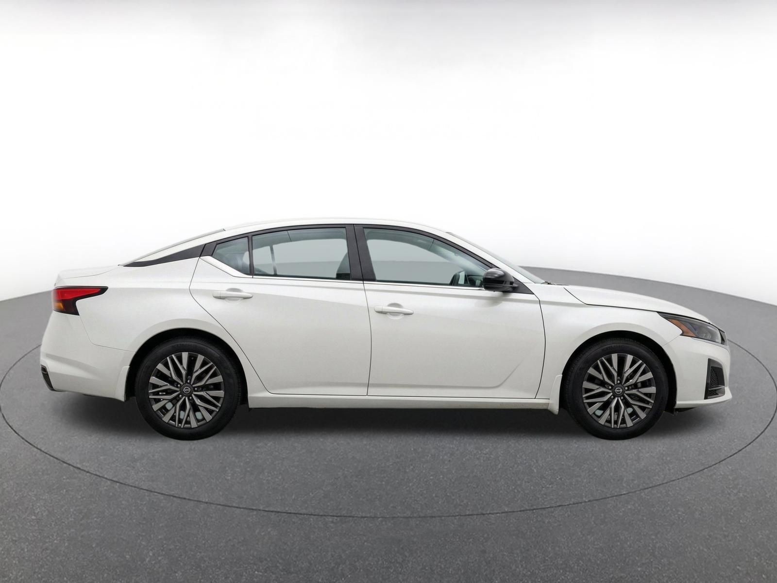 Thumbnail: 2025 Nissan Altima - 8