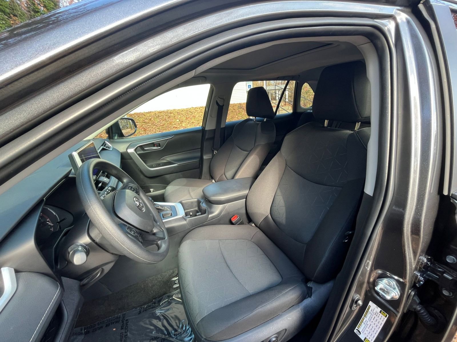 Thumbnail: 2025 Toyota RAV4 - 32