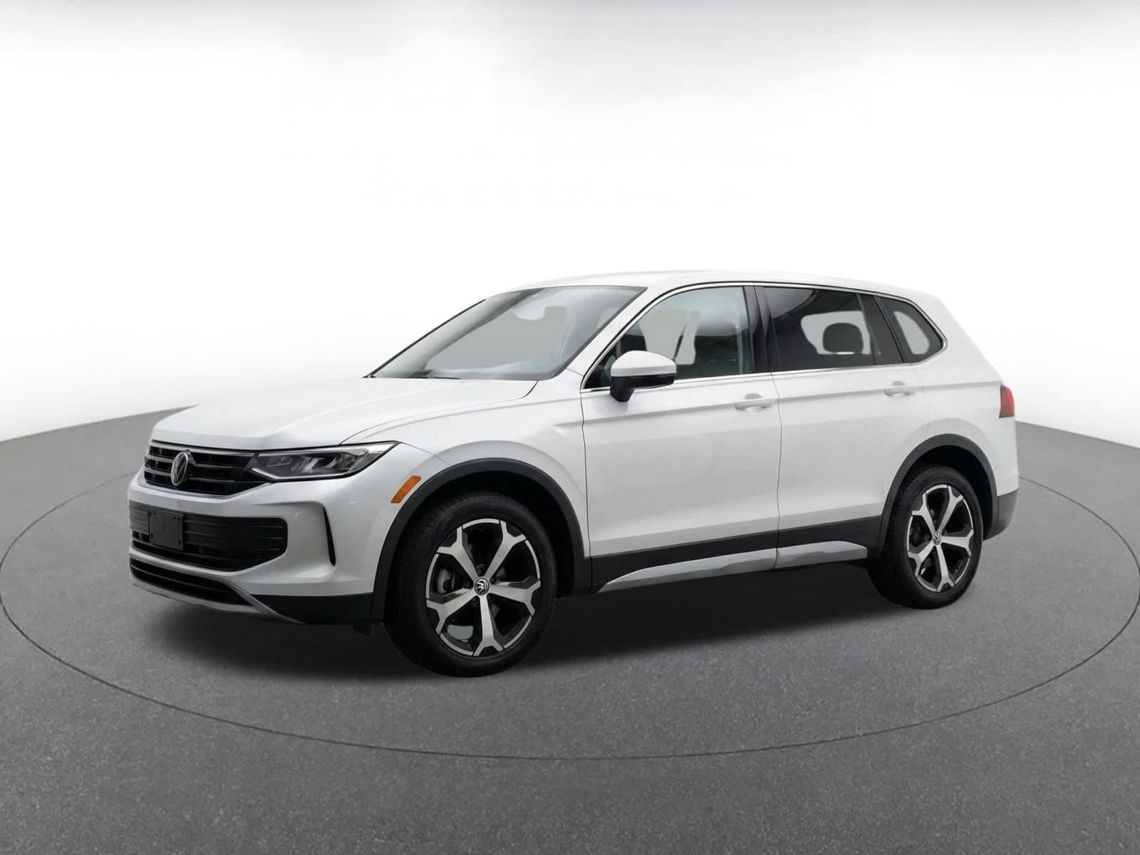 Thumbnail: 2026 Volkswagen Tiguan - 3