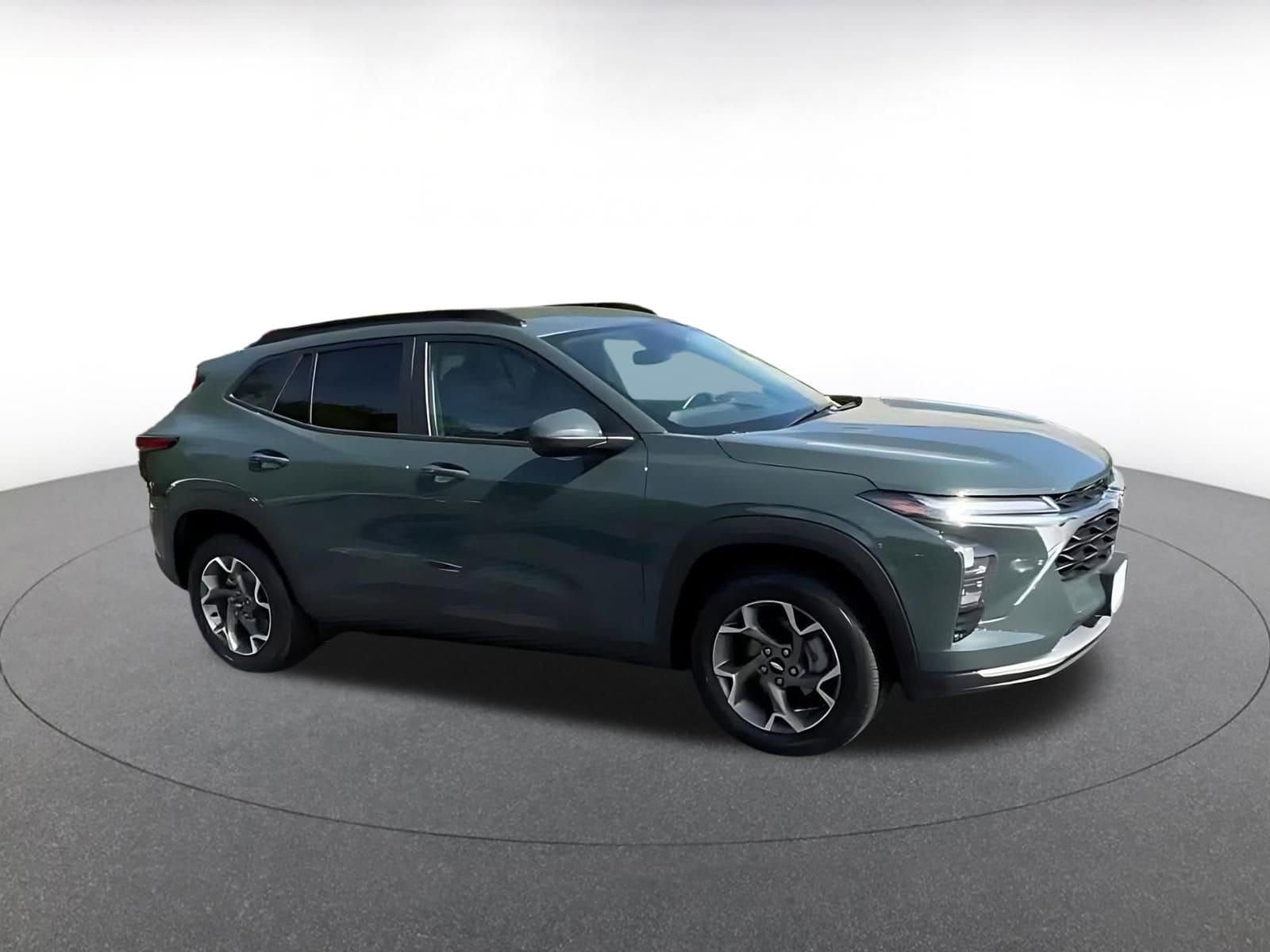 Thumbnail: 2025 Chevrolet Trax - 2