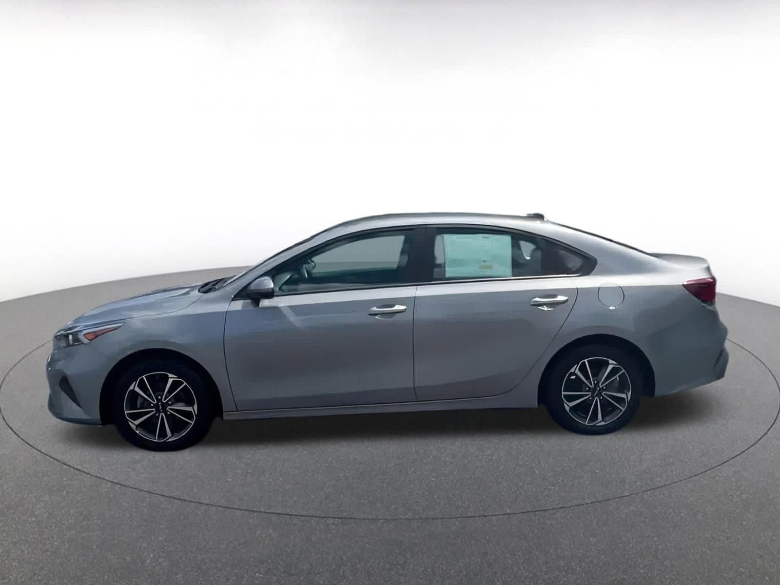 Thumbnail: 2023 Kia Forte - 10