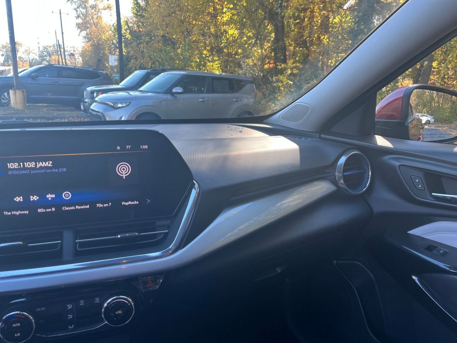 Thumbnail: 2025 Chevrolet Trax - 31