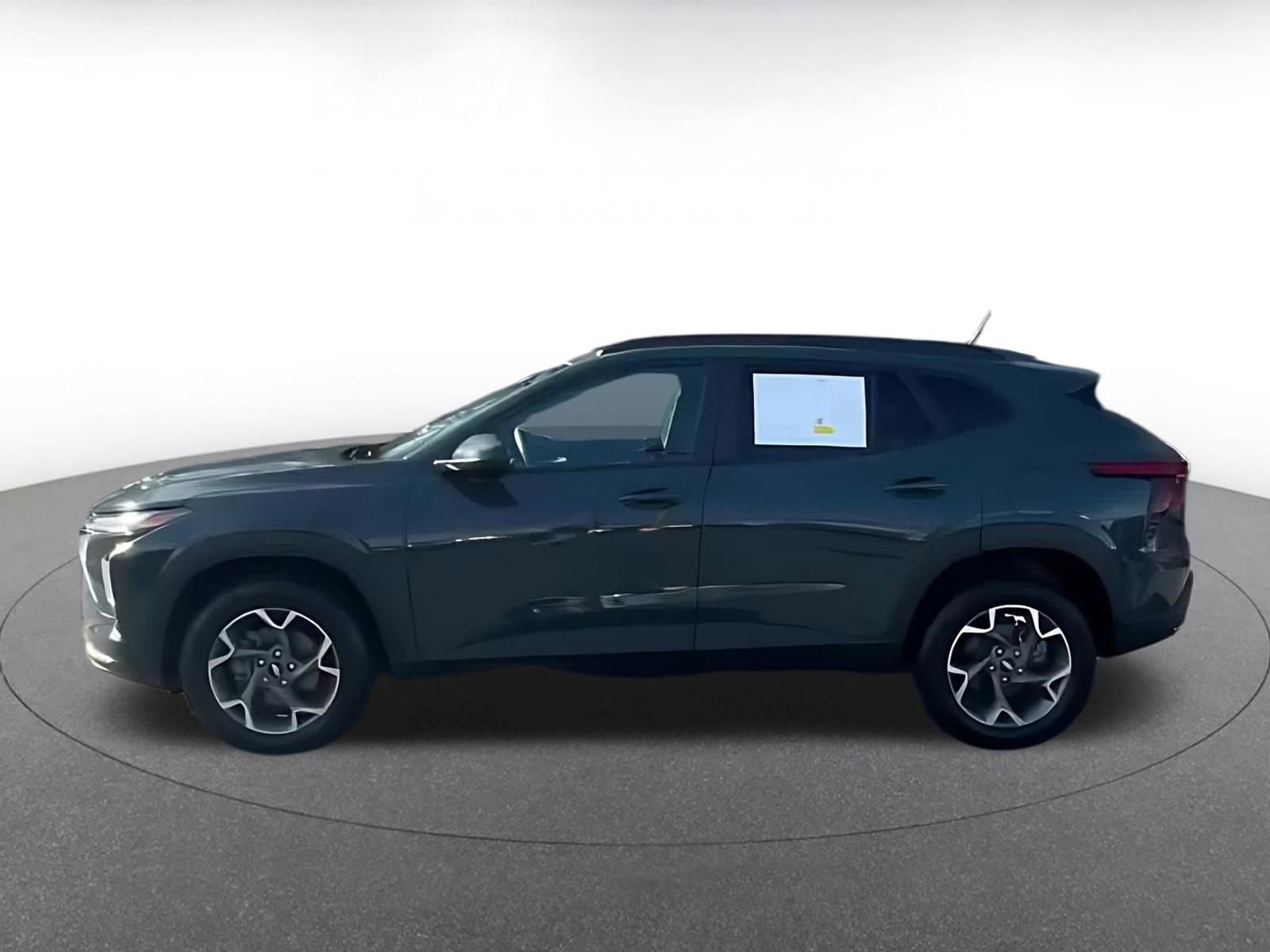 Thumbnail: 2025 Chevrolet Trax - 9