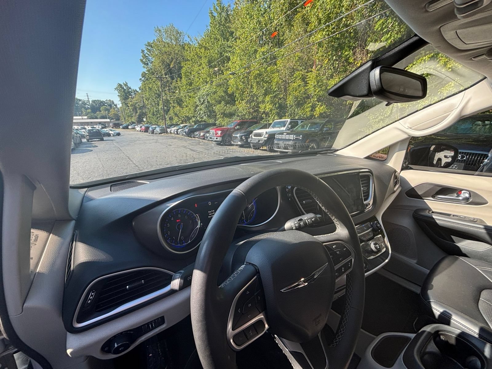 Thumbnail: 2024 Chrysler Pacifica - 33