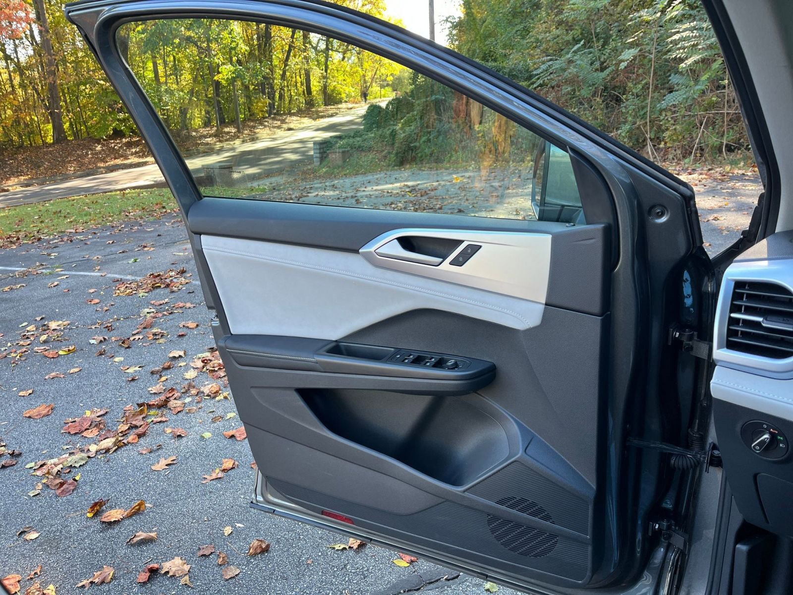 Thumbnail: 2025 Volkswagen Taos - 18