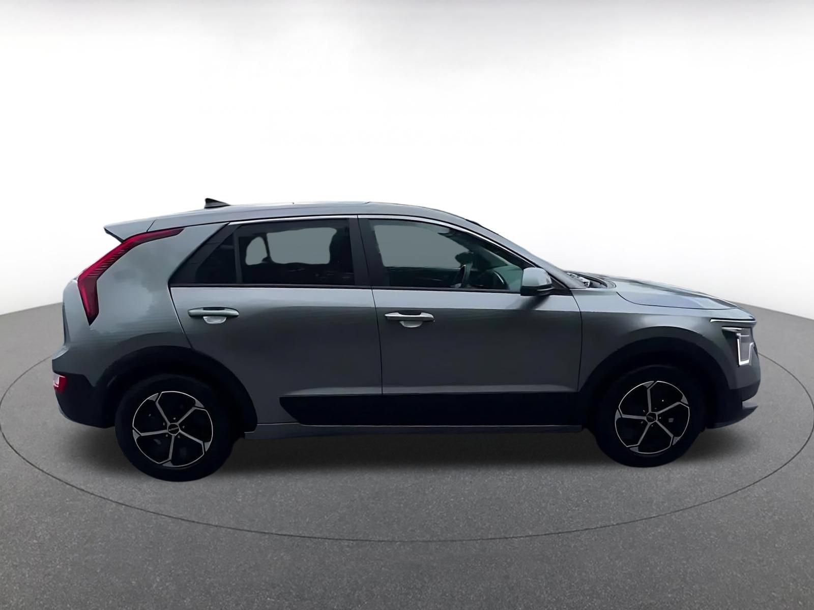 Thumbnail: 2026 Kia Niro - 16