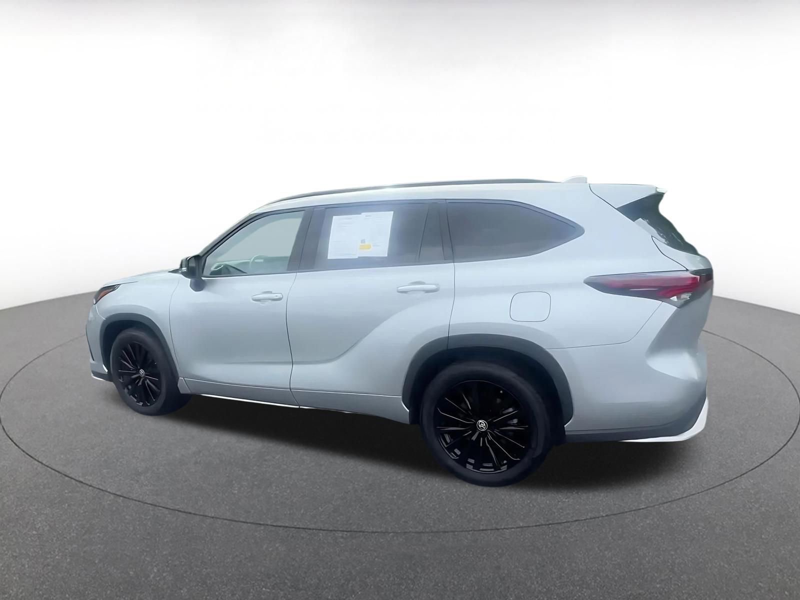 Thumbnail: 2025 Toyota Highlander - 10