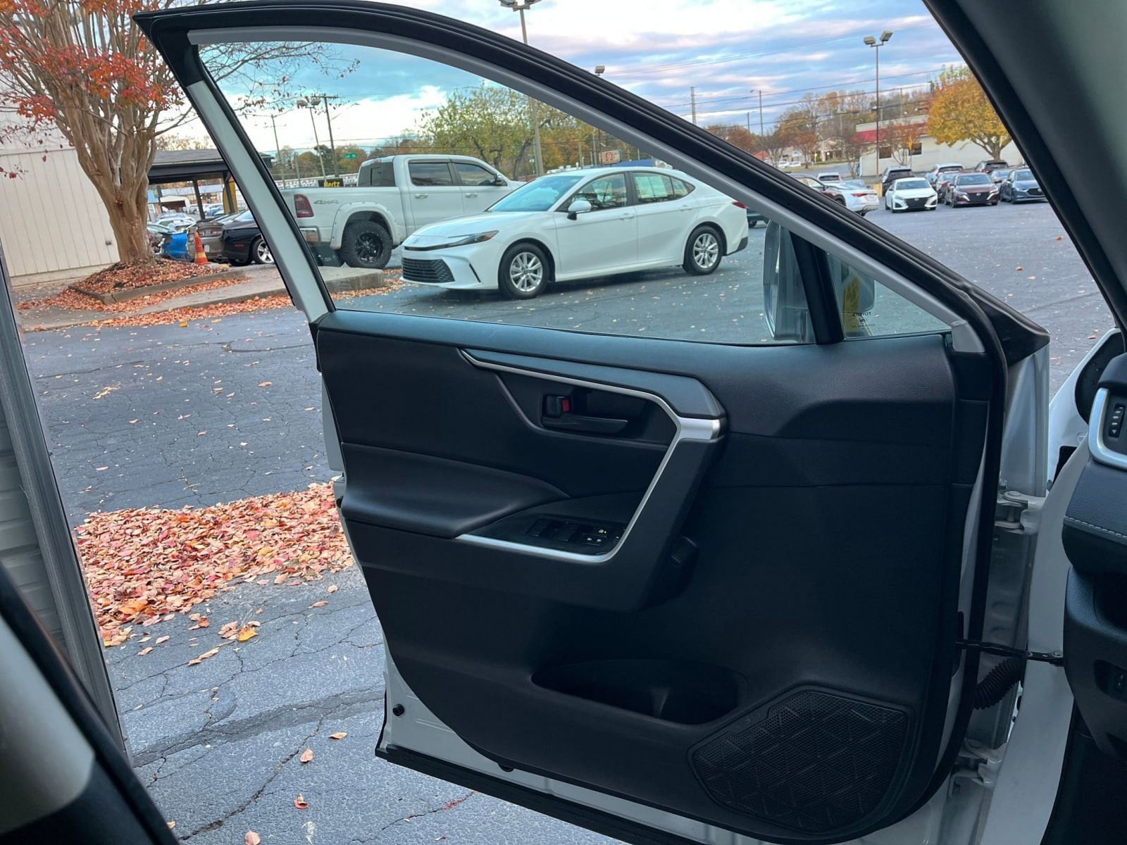 Thumbnail: 2025 Toyota RAV4 - 18