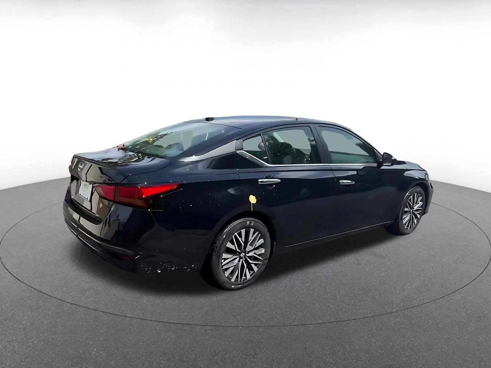 Thumbnail: 2025 Nissan Altima - 12