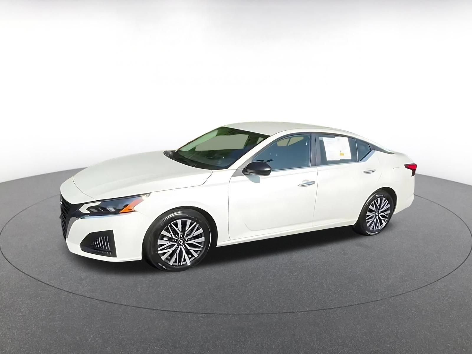 Thumbnail: 2025 Nissan Altima - 8
