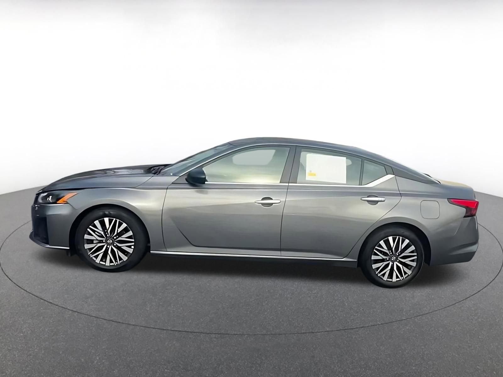 Thumbnail: 2025 Nissan Altima - 8