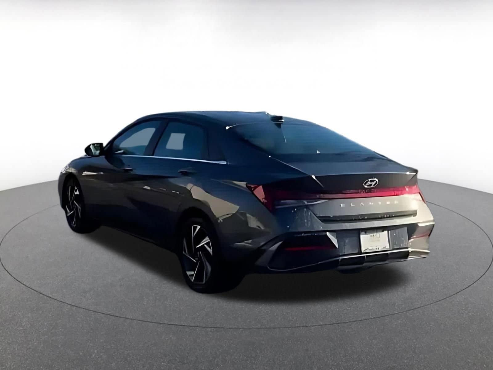 Thumbnail: 2025 Hyundai Elantra - 4