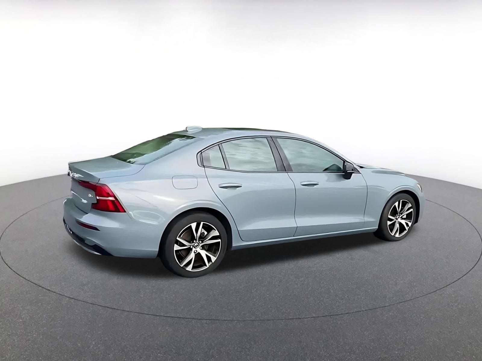 Thumbnail: 2024 Volvo S60 - 15
