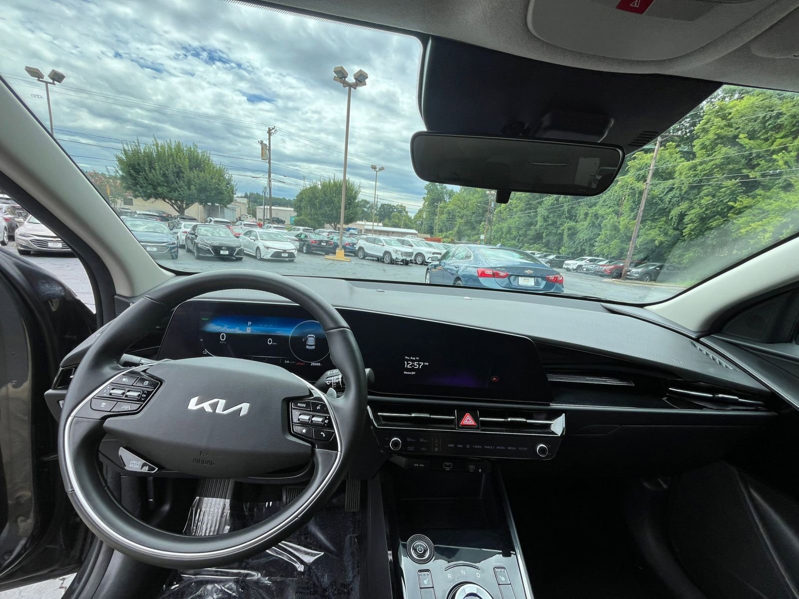 Thumbnail: 2023 Kia Niro - 33
