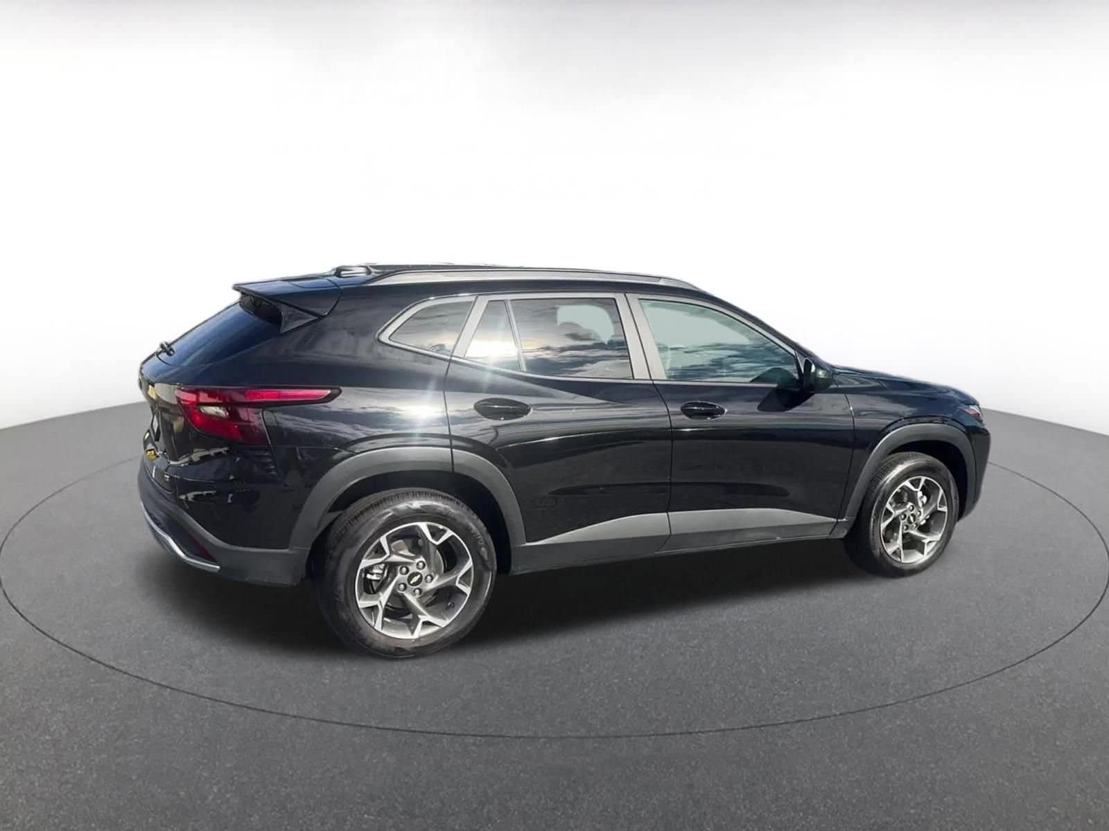 Thumbnail: 2025 Chevrolet Trax - 15