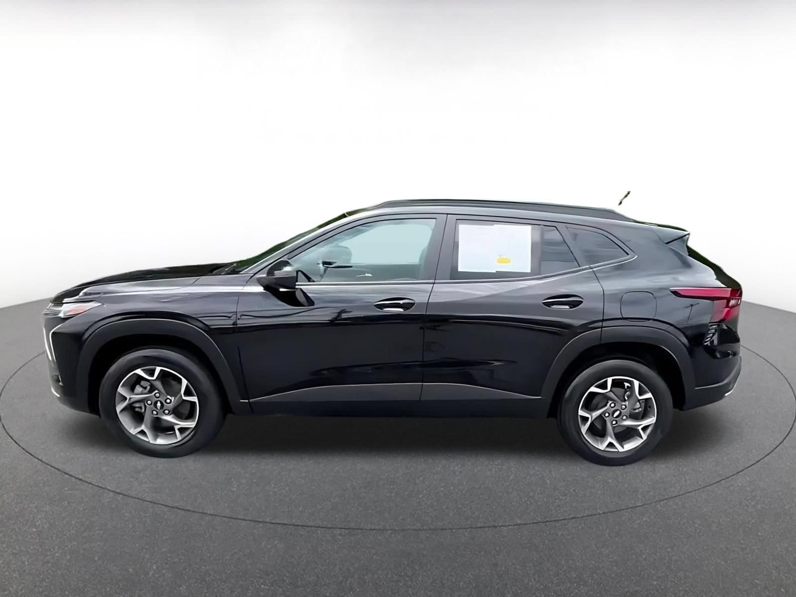 Thumbnail: 2025 Chevrolet Trax - 6