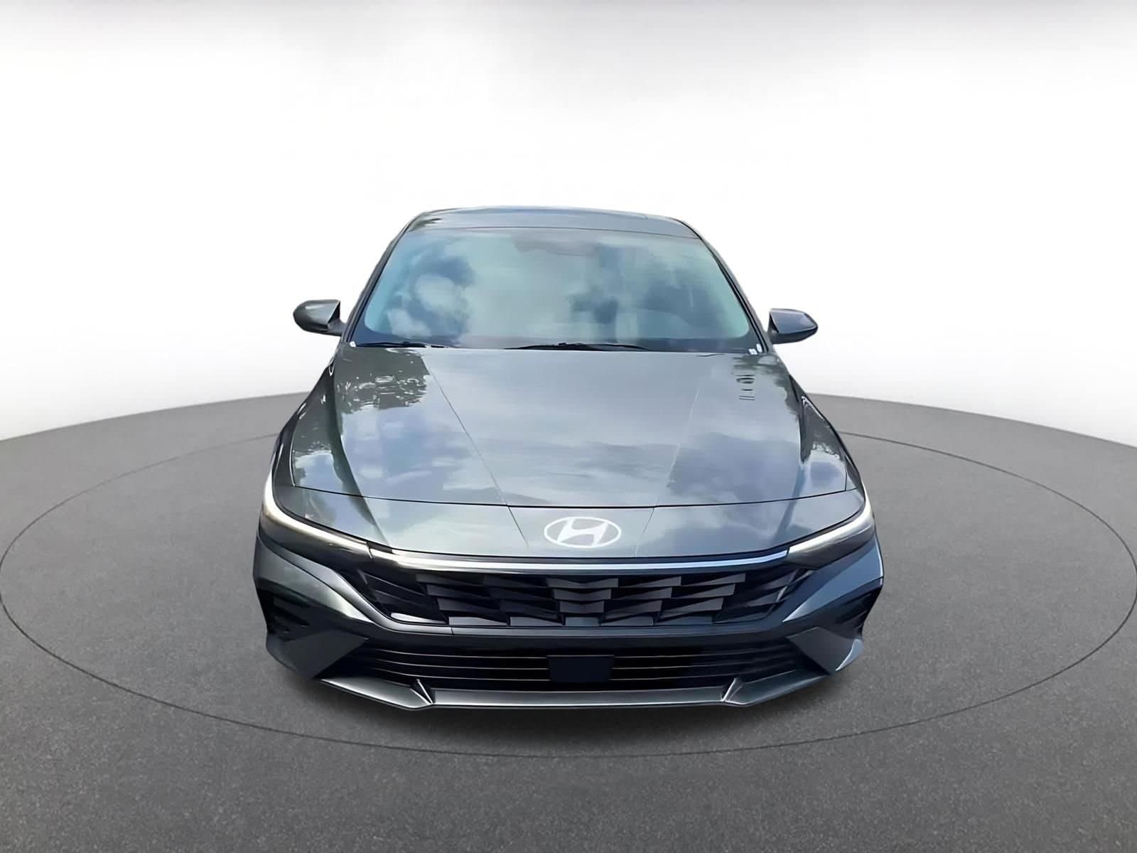 Thumbnail: 2025 Hyundai Elantra - 4