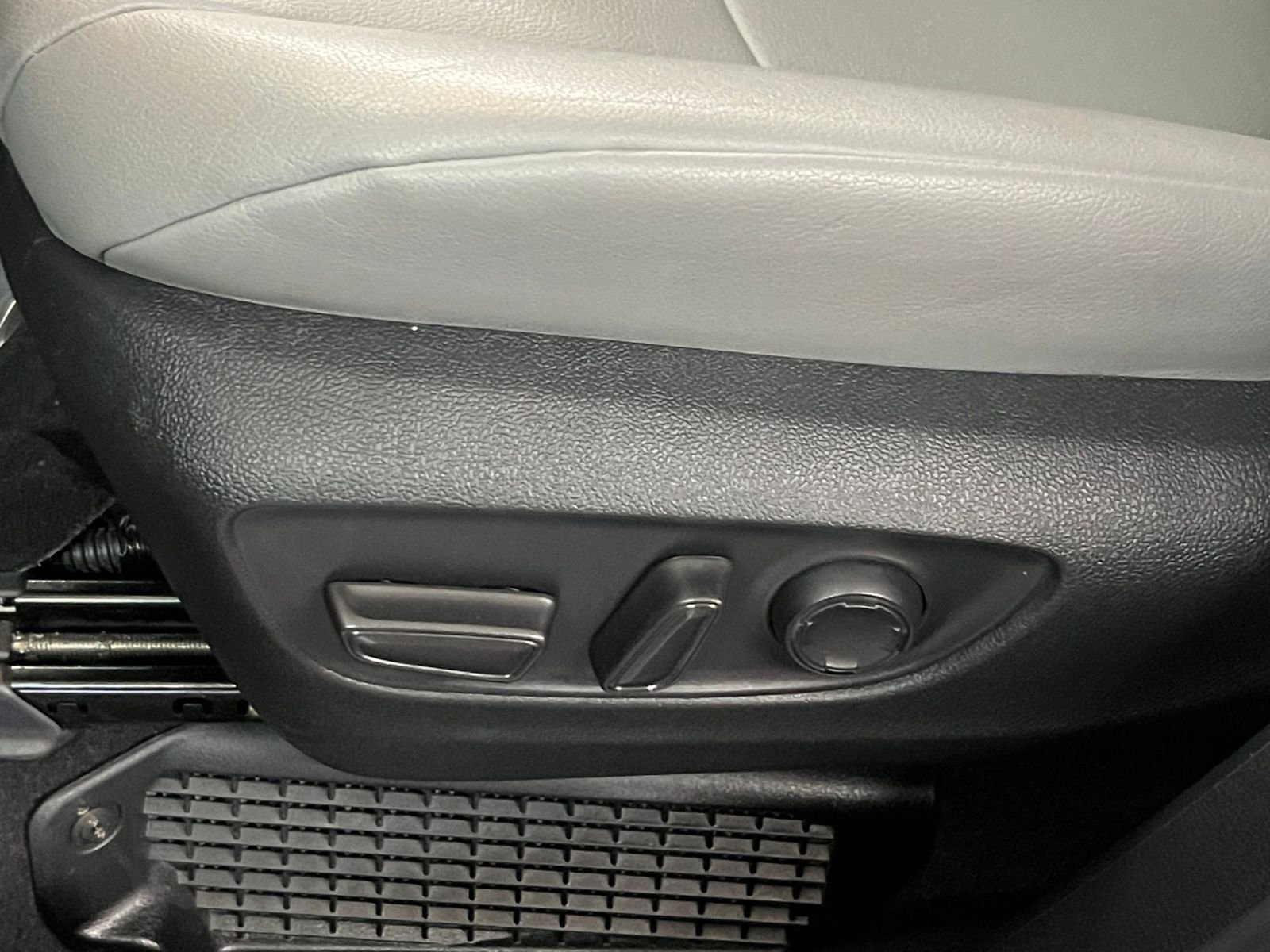 Thumbnail: 2025 Toyota Sienna - 20