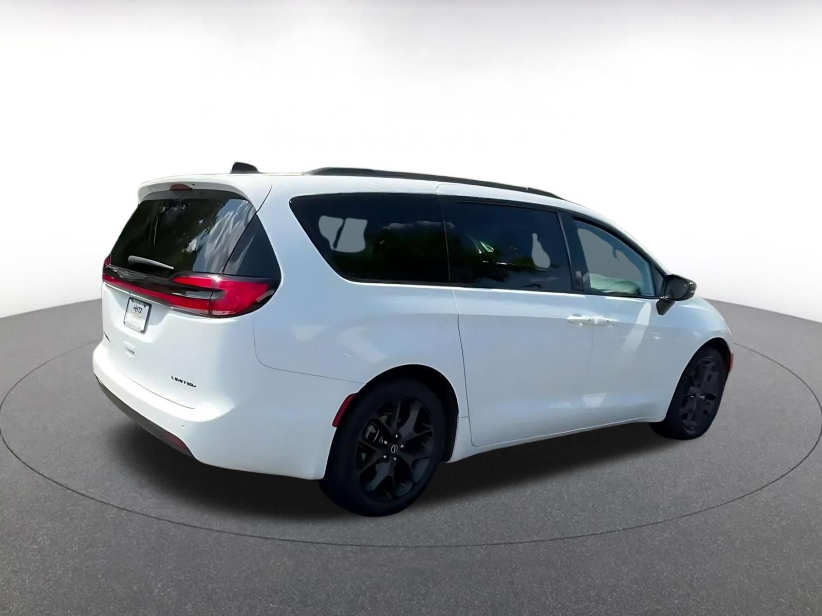 Thumbnail: 2025 Chrysler Pacifica - 13