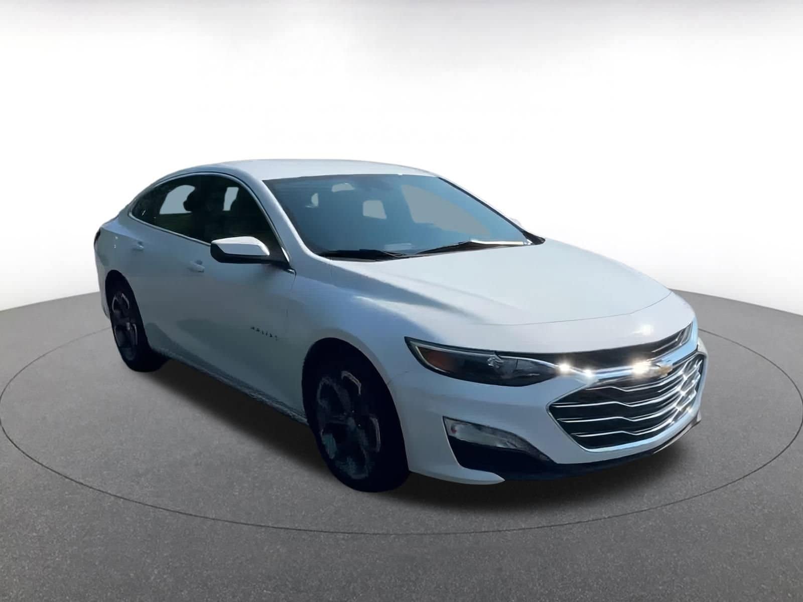 Thumbnail: 2023 Chevrolet Malibu - 3