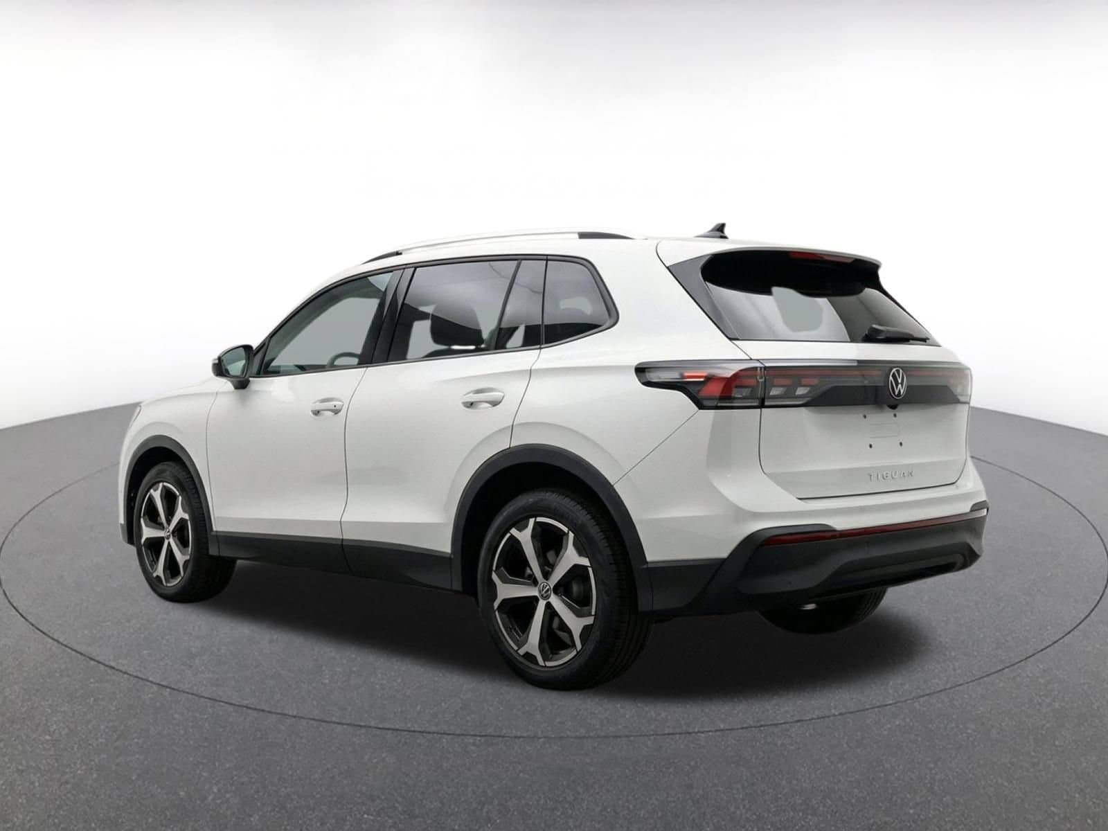 Thumbnail: 2026 Volkswagen Tiguan - 6