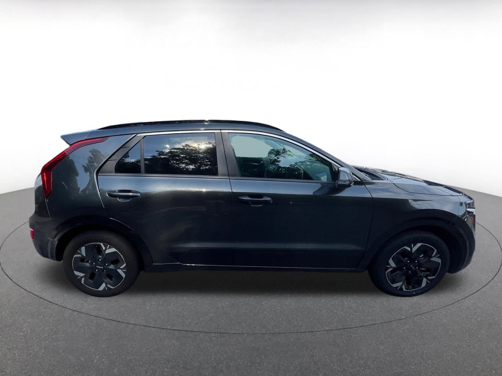 Thumbnail: 2023 Kia Niro - 8