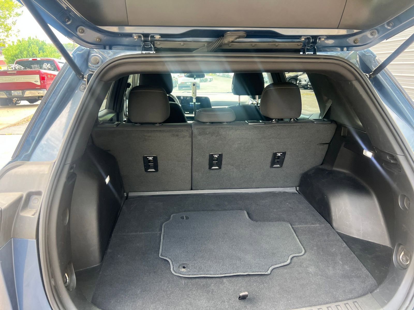 Thumbnail: 2025 Chevrolet Equinox - 25