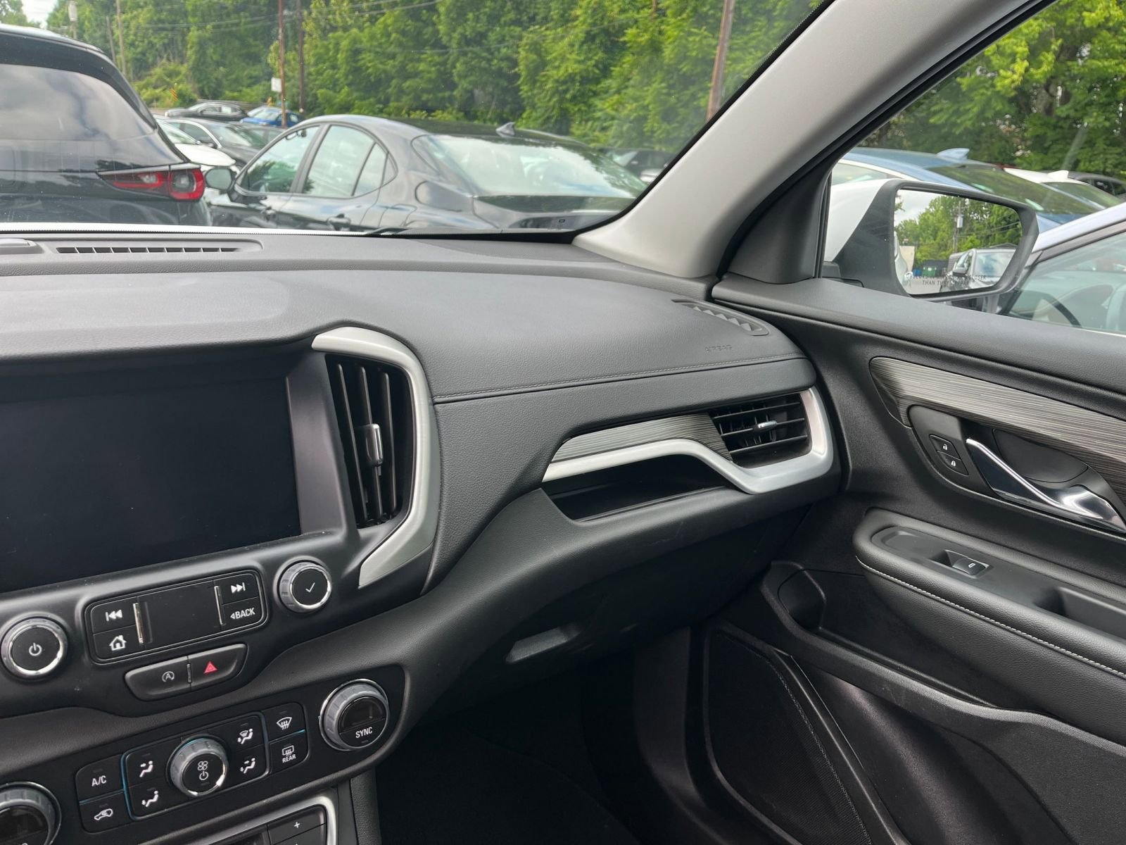 2024 GMC Terrain SLT 29