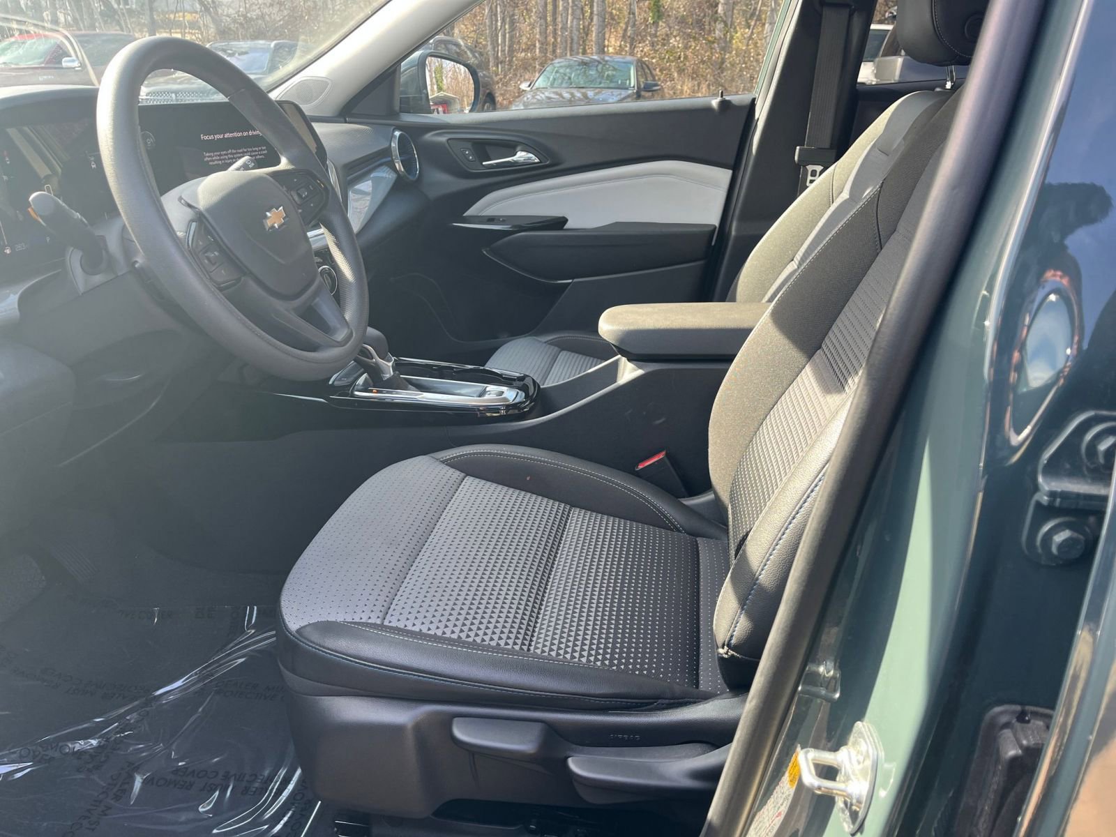 Thumbnail: 2025 Chevrolet Trax - 21