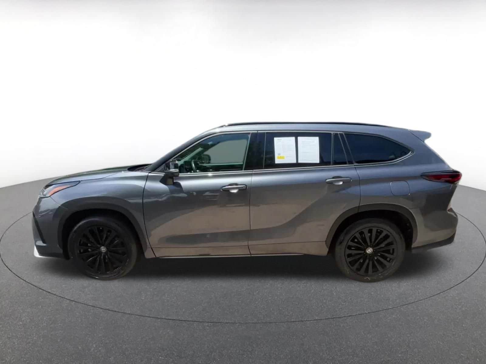 Thumbnail: 2025 Toyota Highlander - 9