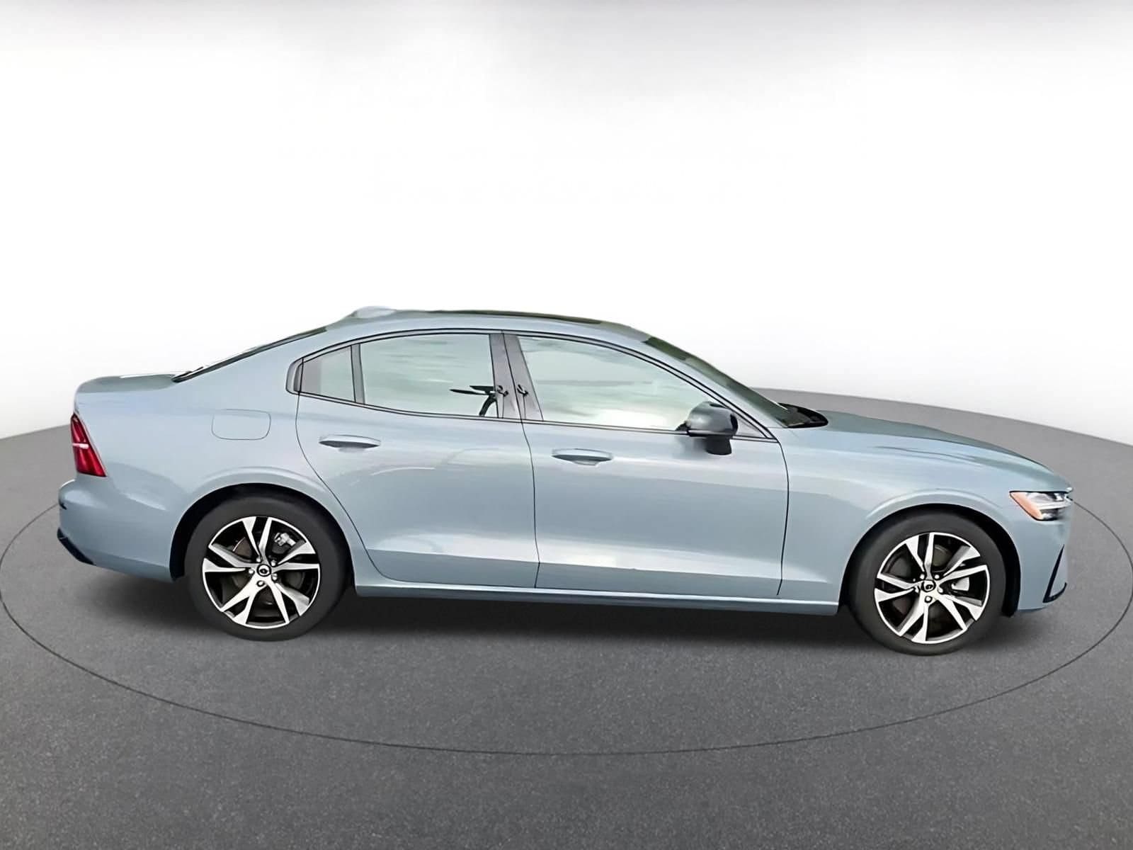 Thumbnail: 2024 Volvo S60 - 8