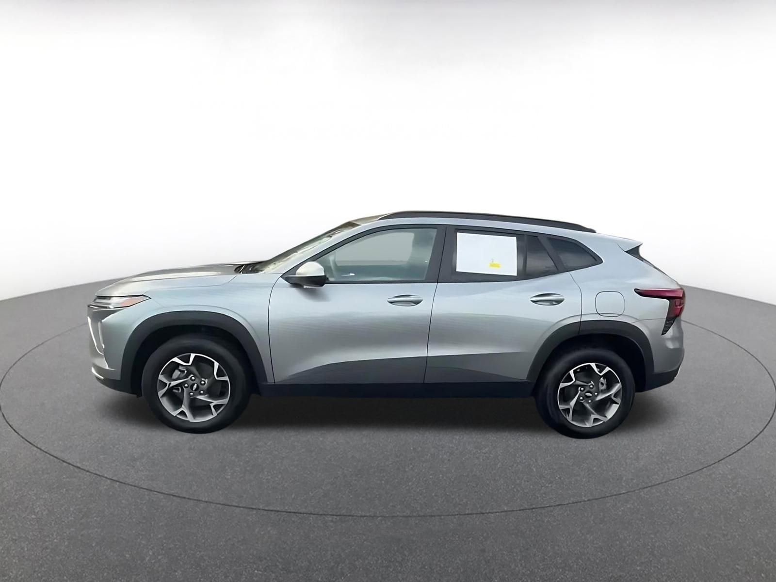 Thumbnail: 2025 Chevrolet Trax - 8