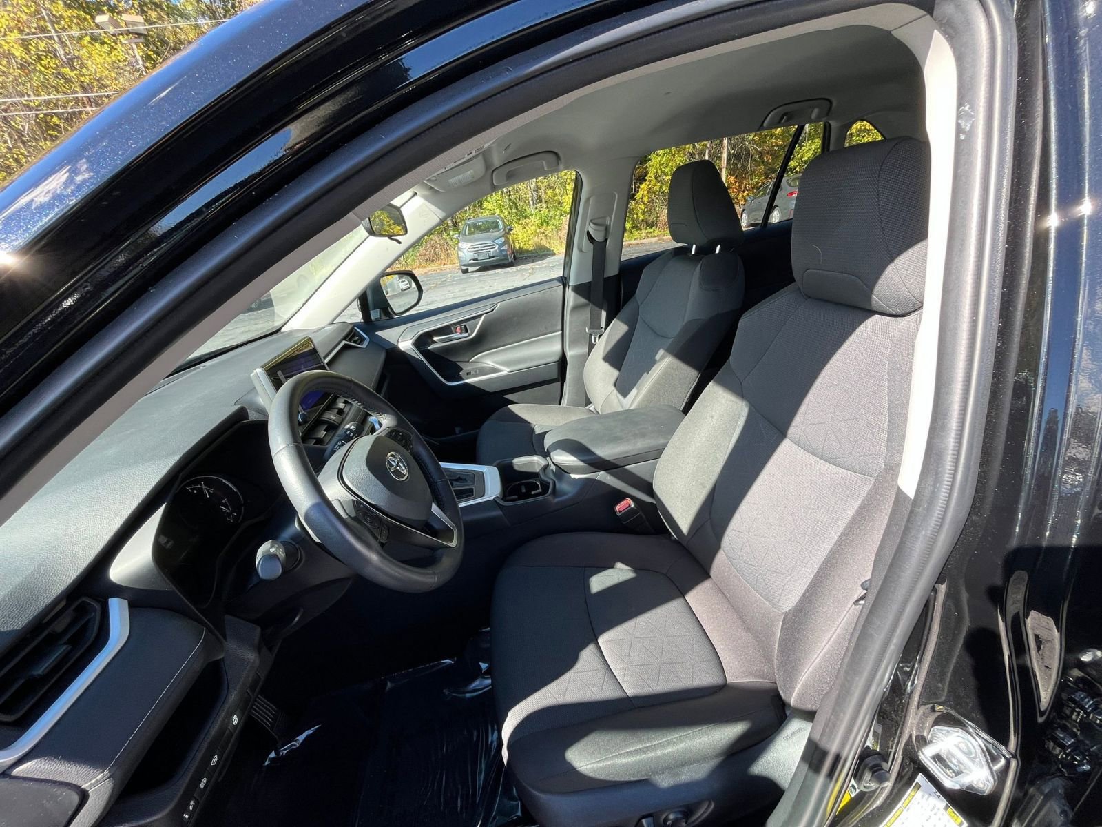 Thumbnail: 2025 Toyota RAV4 - 23