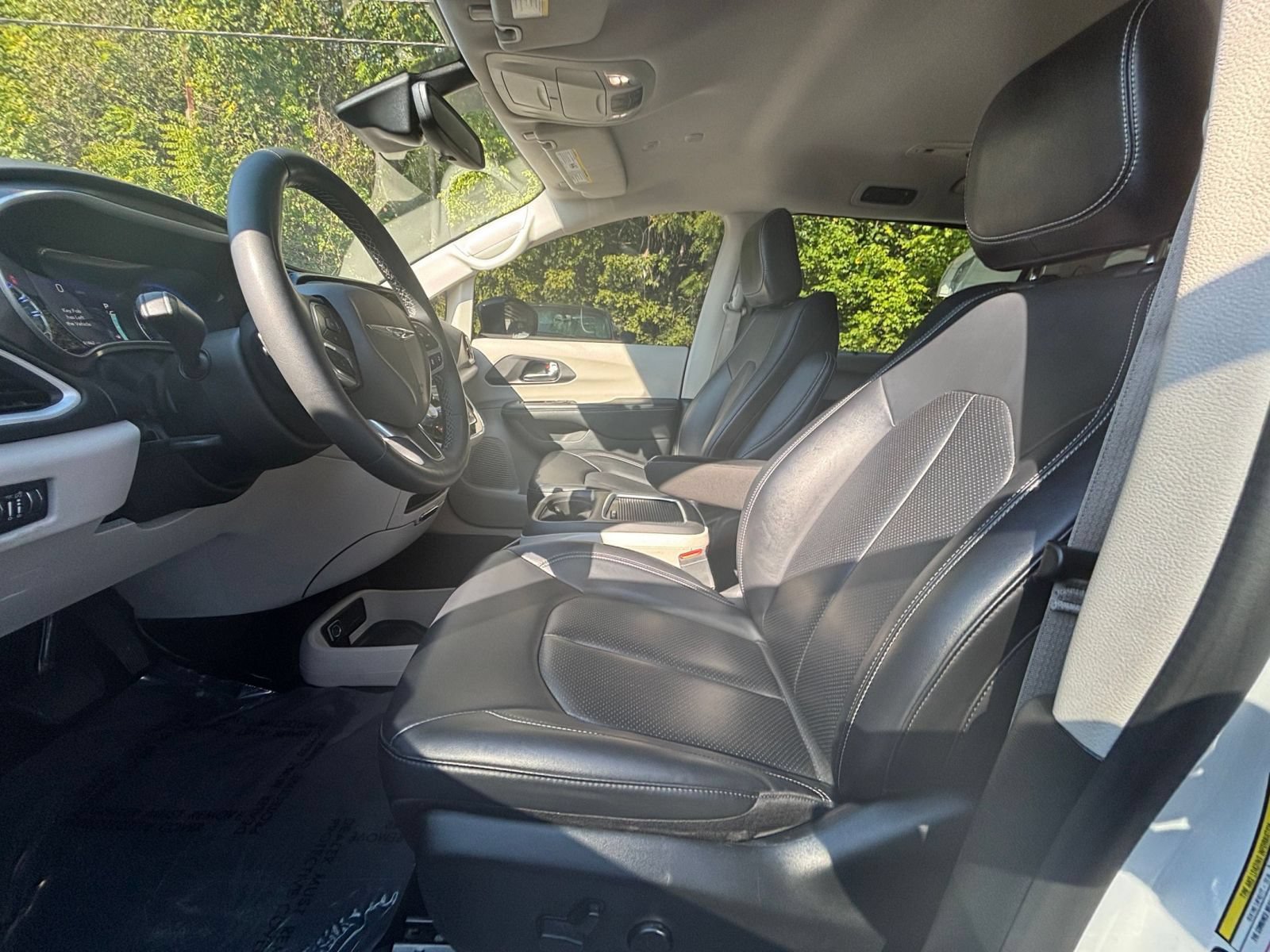 Thumbnail: 2024 Chrysler Pacifica - 25